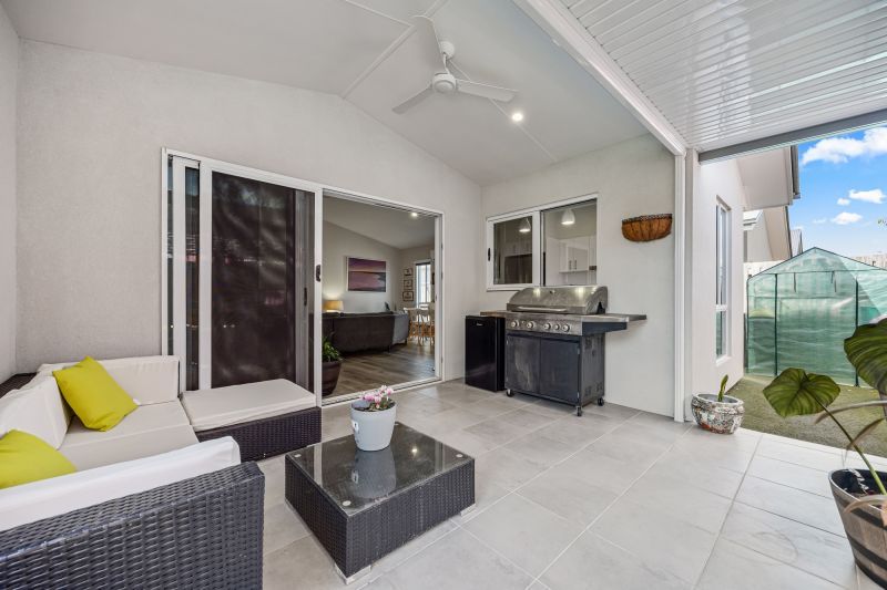 Attention Garden Lovers... Stylish Alfresco Living Awaits!