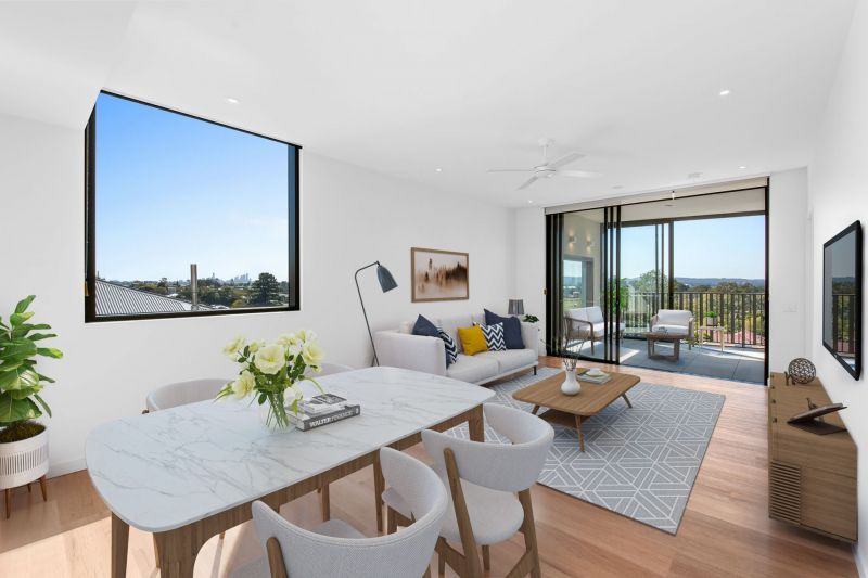 A top floor 3 bedroom apartment with amazing 180 degree views.