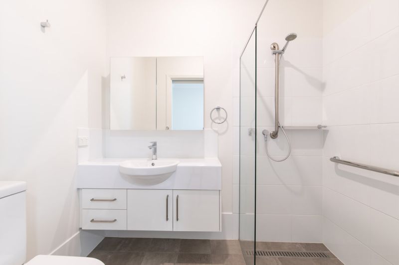 Spacious Care apartment with courtyard access