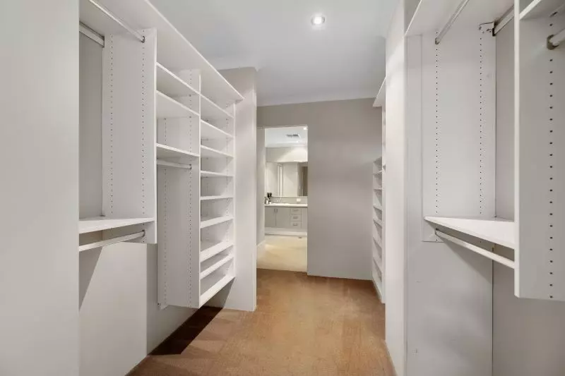 Spacious Riverside Family Retreat!