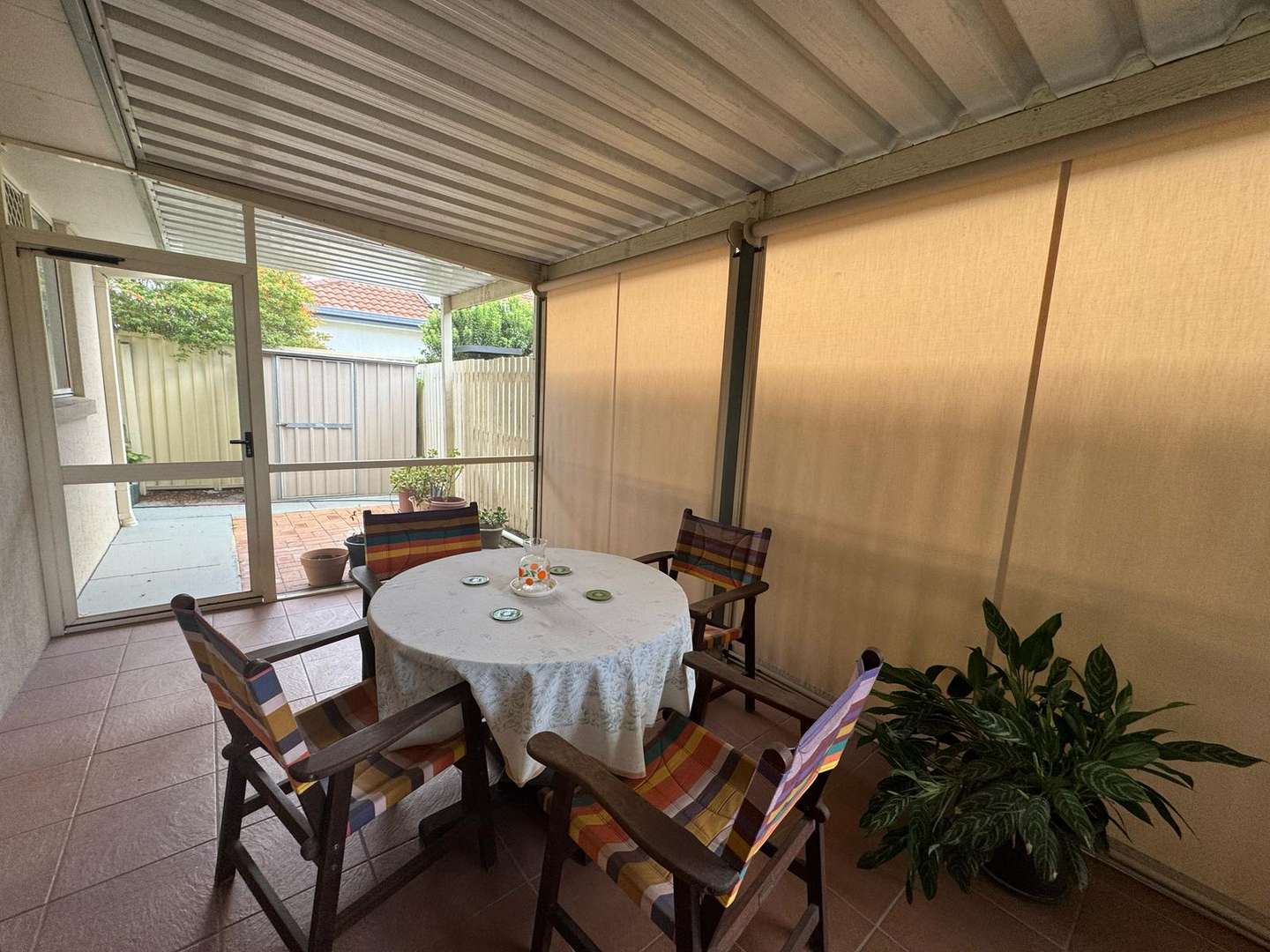 Ready to move ?  2 Bedroom + Study - Fully Fenced for your pets!