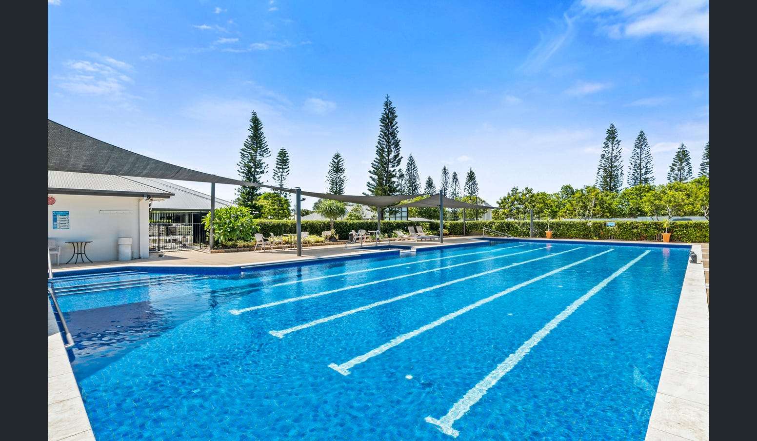 Quaint Cottage Feel with Huge Enclosed Verandah!