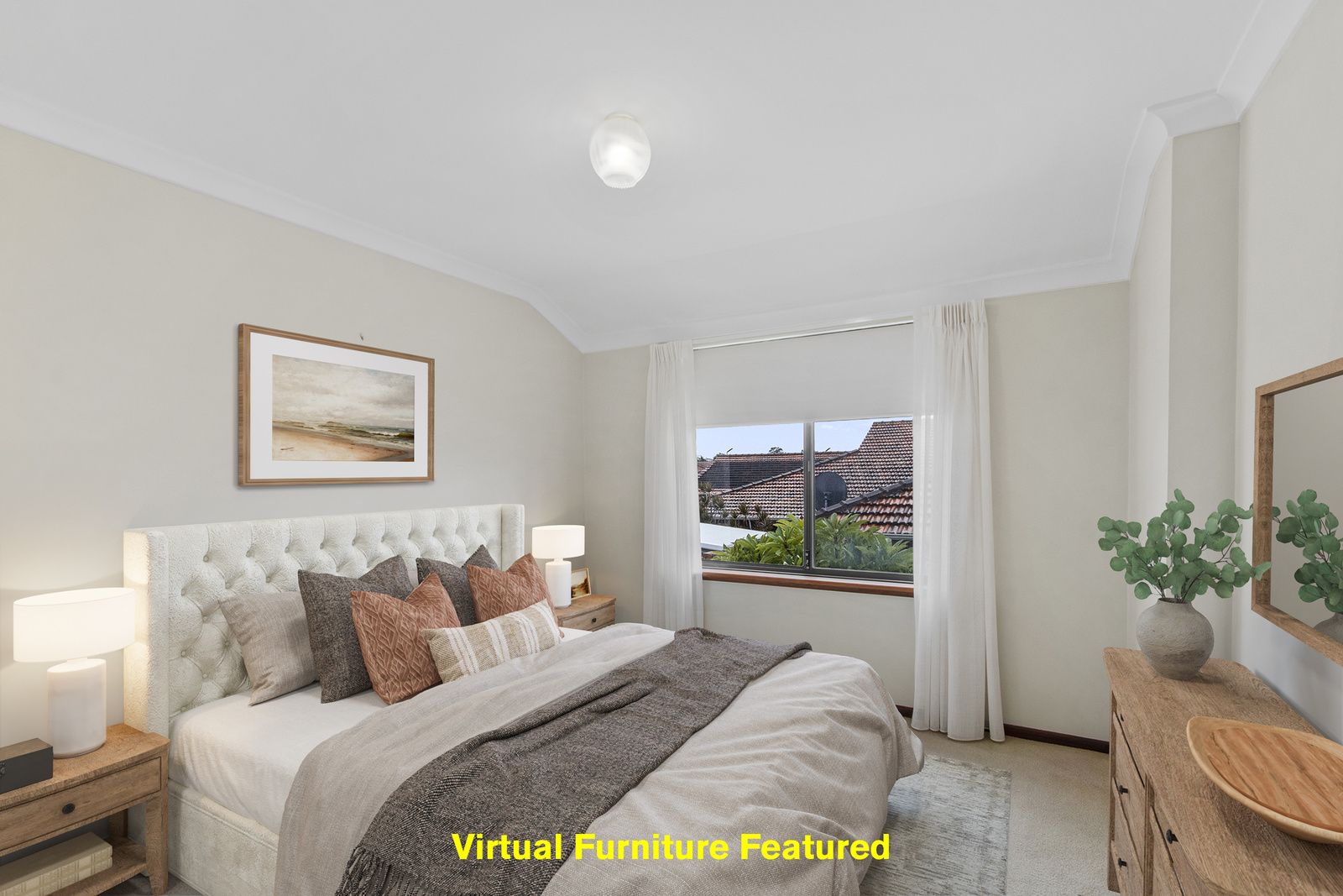 Light and bright first floor apartment overlooking gardens