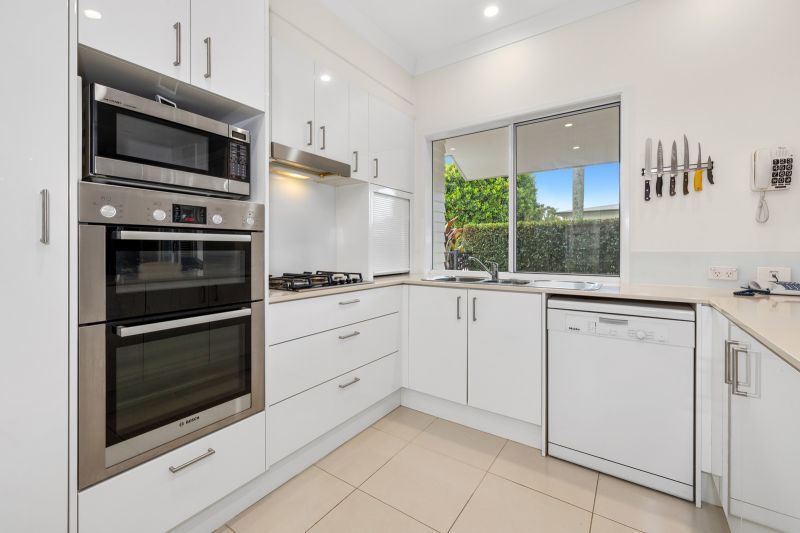 Lush Three Bedroom Corner Hideaway