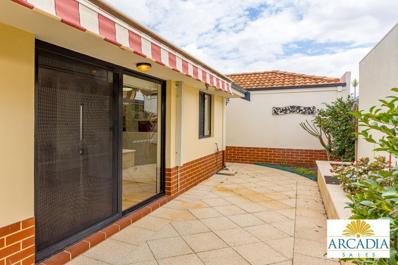 ARCADIA WATERS MADDINGTON - Solid Timber Floors & Feature Kitchen