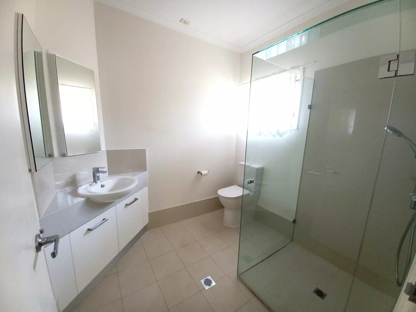 Stunning 3 bedroom stand alone home