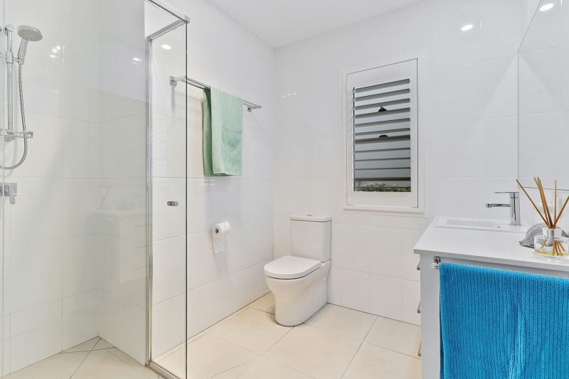 Contemporary Luxury – Exquisite Rainforest Views!