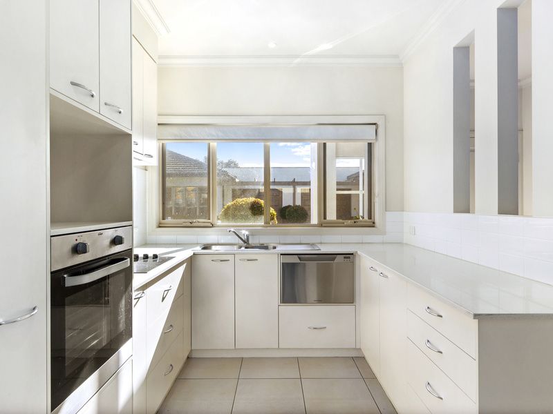 Stylish Home with Private Garden near Clubhouse