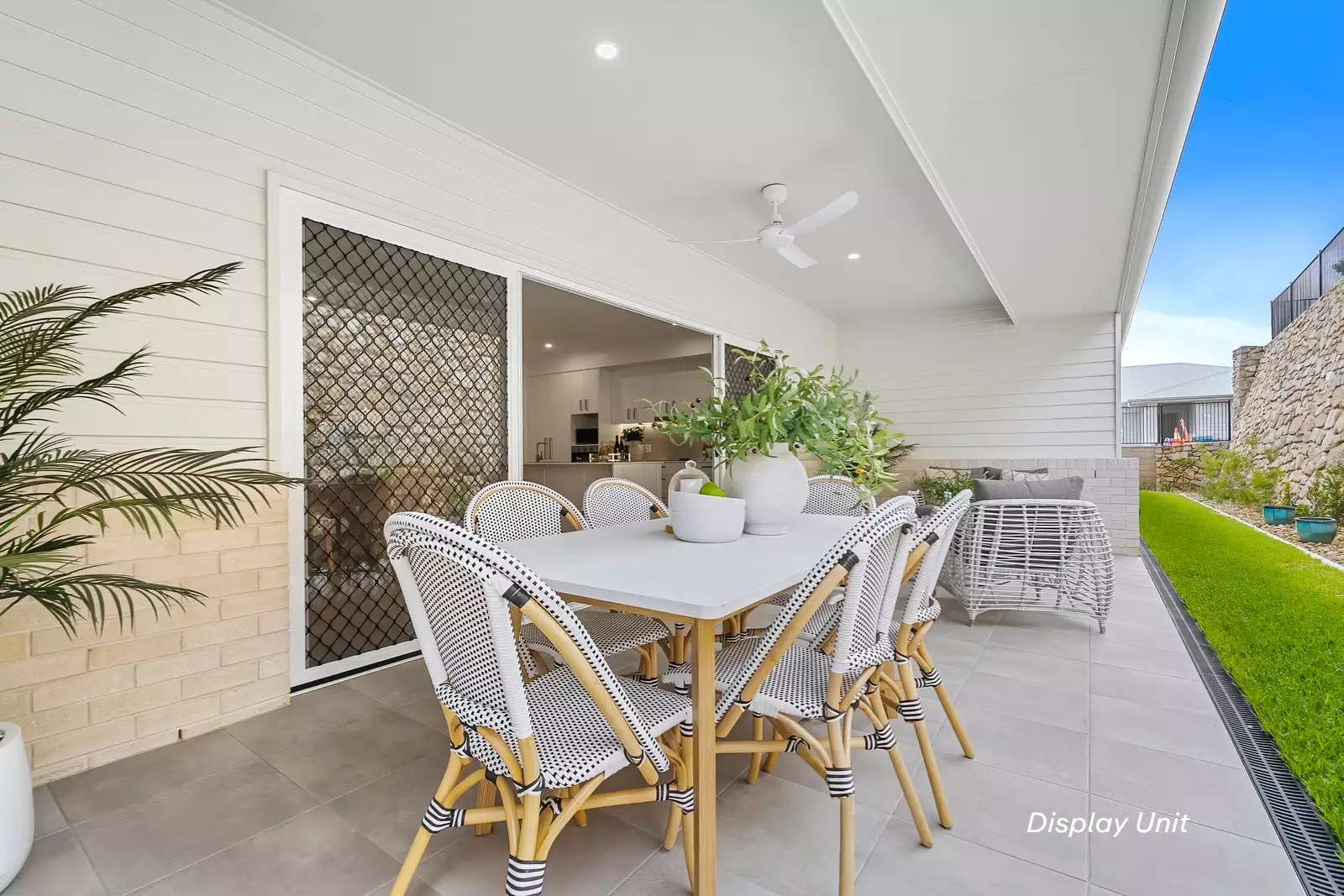 Final chance to buy a brand new Unit - ready now!