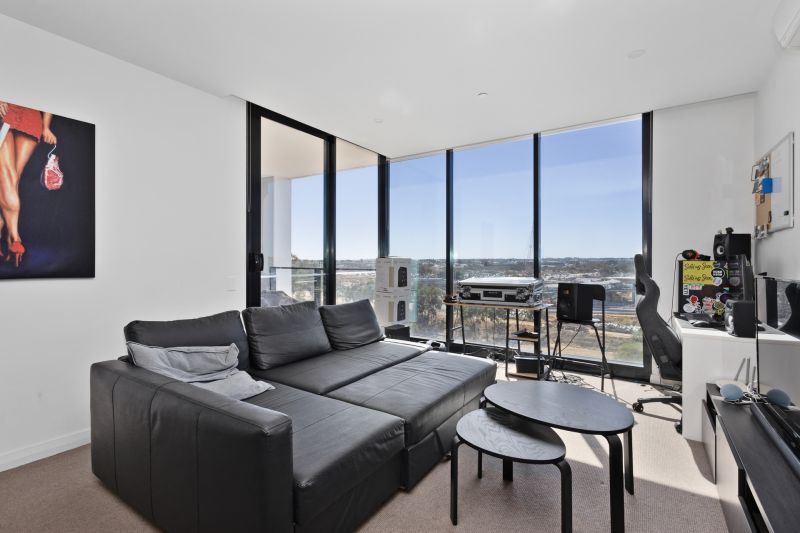 Great Location, Modern & Professional Lifestyle!