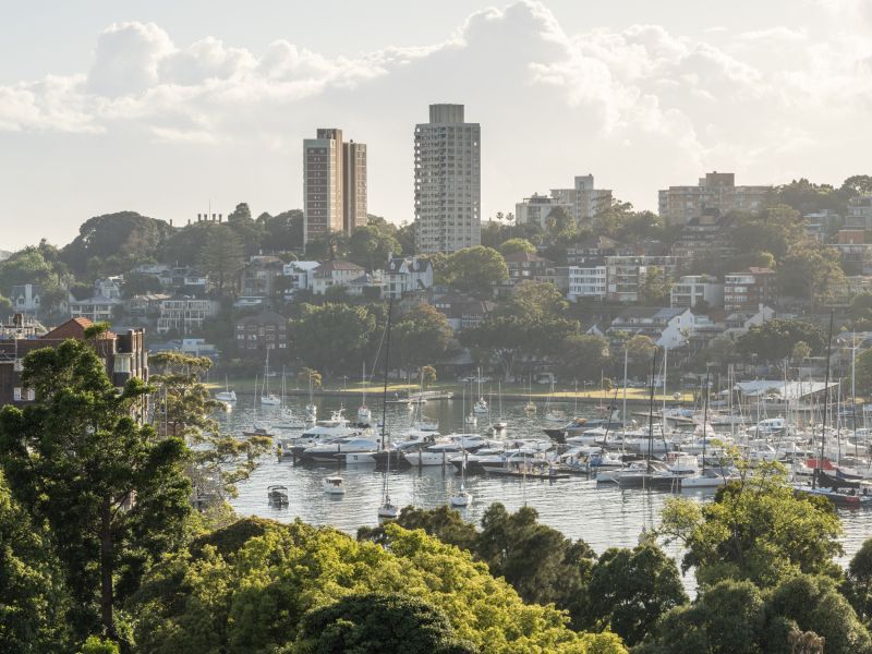Elizabeth Bay Apartment with Water Glimpses