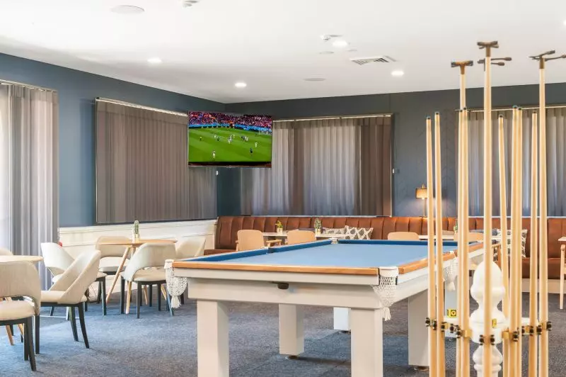 Elegant Three-Bedroom Retreat - Sunlit Alfresco Living