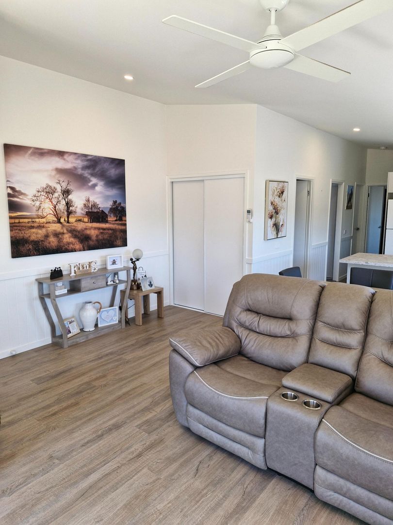 Ballarat Lifestyle Village - Near-New, Custom, One-Bedroom Home