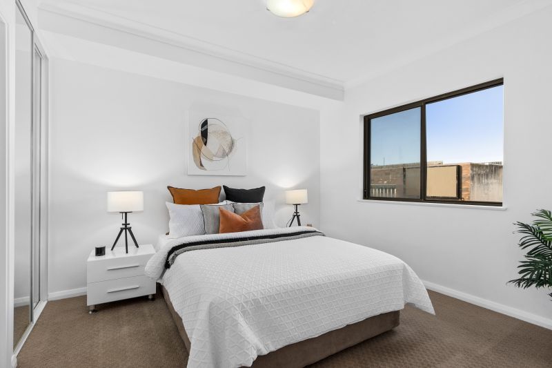 Light & Bright Living, Refurbished... See it to Believe it!!