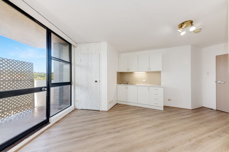 Location  Location  Location: STUDIO  APARTMENT