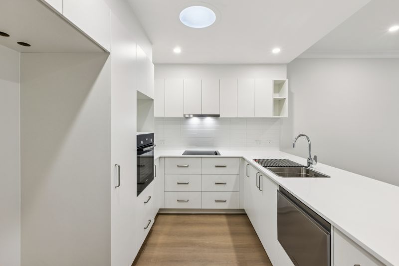 Spacious Living, Sunny Courtyard