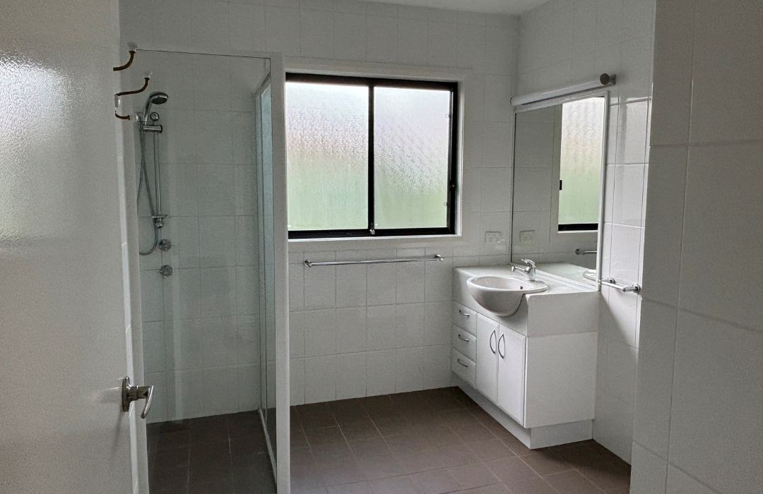 DEPOSIT TAKEN Sturt Villa - Modern and Refurbished 2 Bedroom Villa with Sunroom