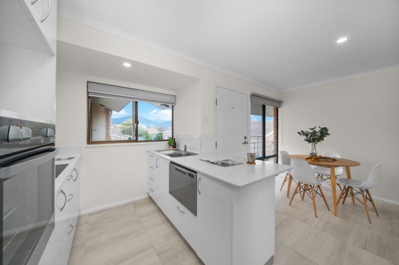Two bed unit with majestic views of the Derwent River