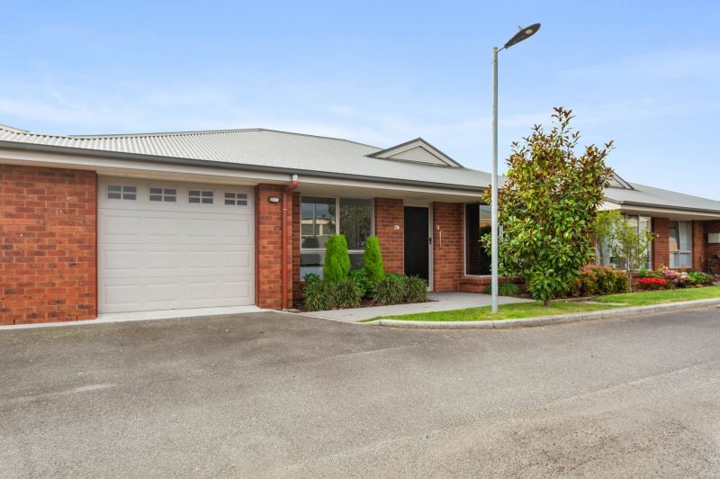 Two bedroom unit overlooking Mowbray Golf Course