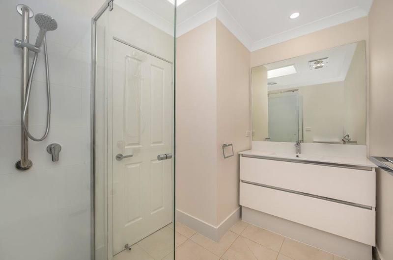 Refurbished, Modern Villa with Double Garage and Atrium