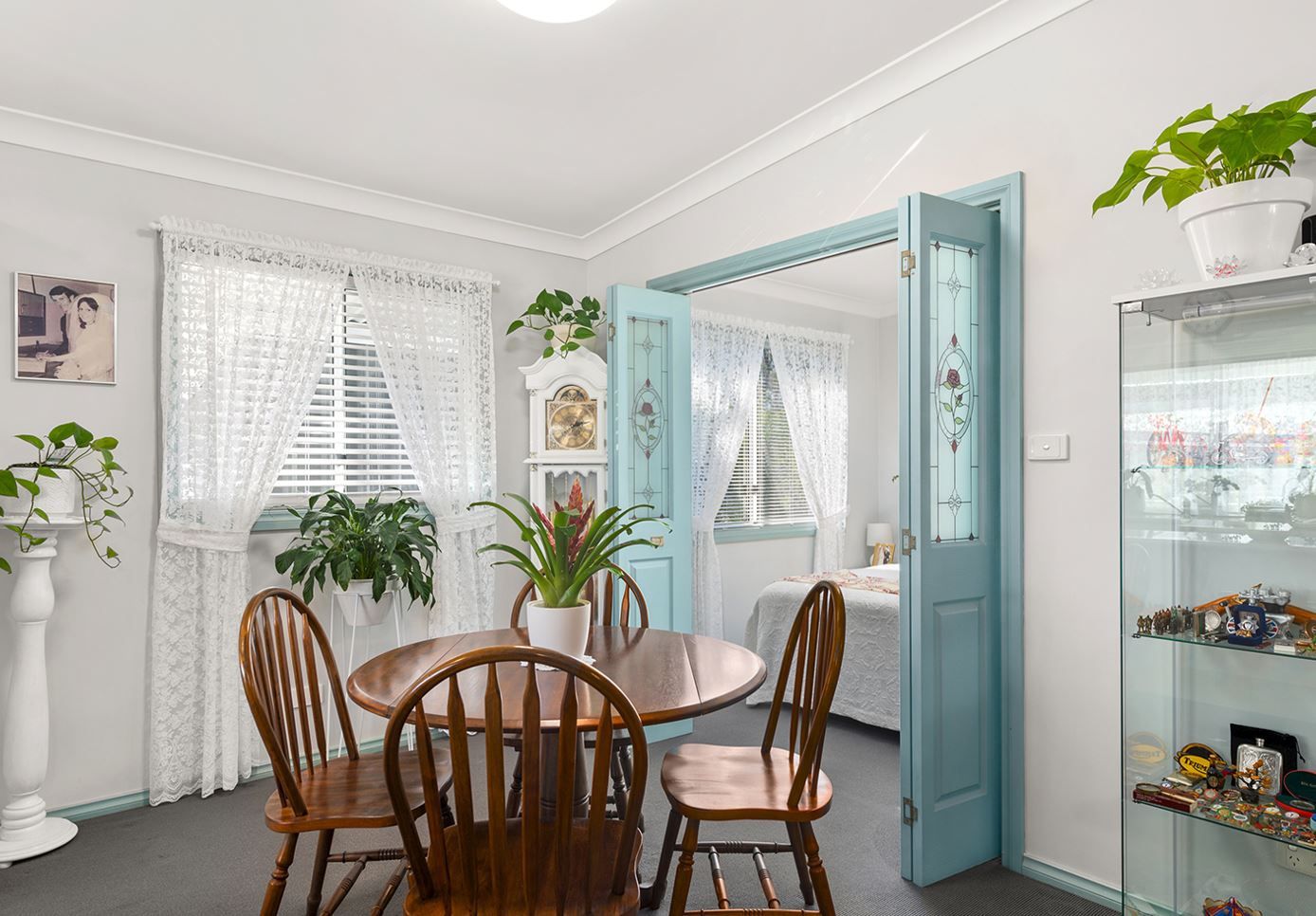 Perfect Presentation - Gorgeous rear garden with park like view - Air Conditioned