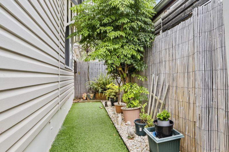 Vibrant & Beautifully Maintained!