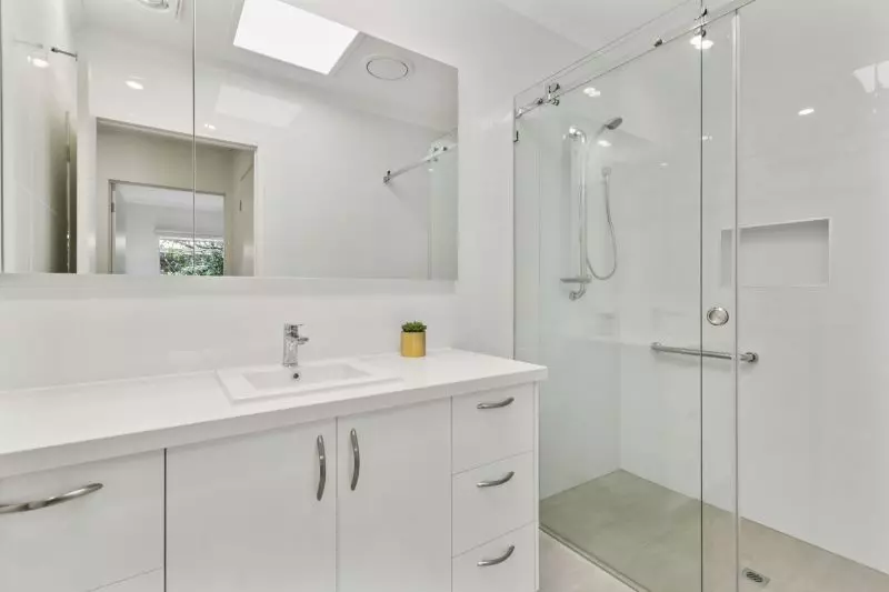 Beautifully refurbished 2-bed plus study villa