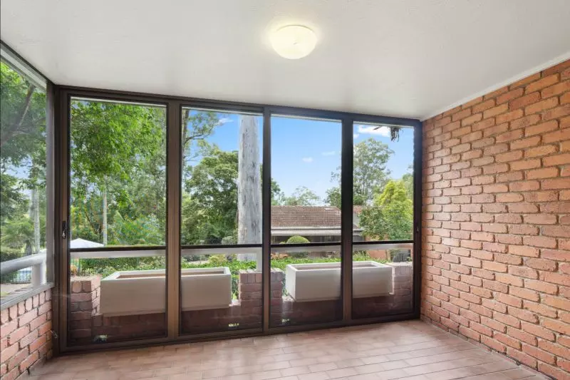 Charming two-bedroom apartment surrounded by lush greenery