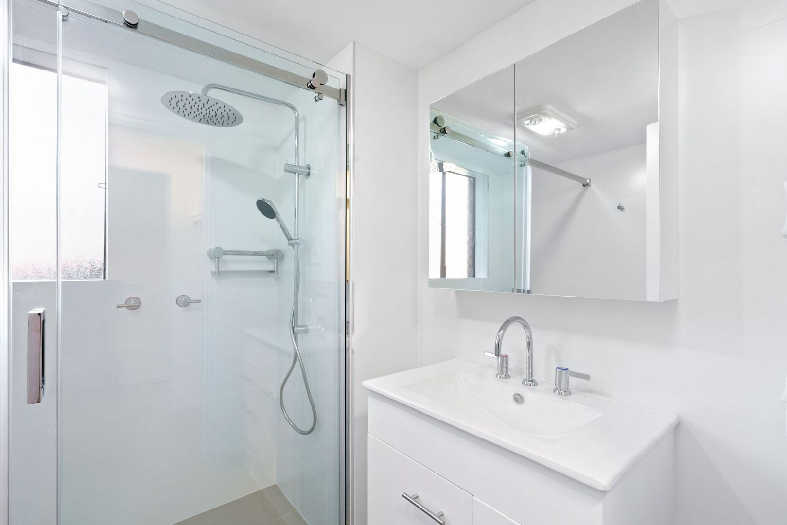 Newly Refurbished Spacious 2 Bedroom Unit