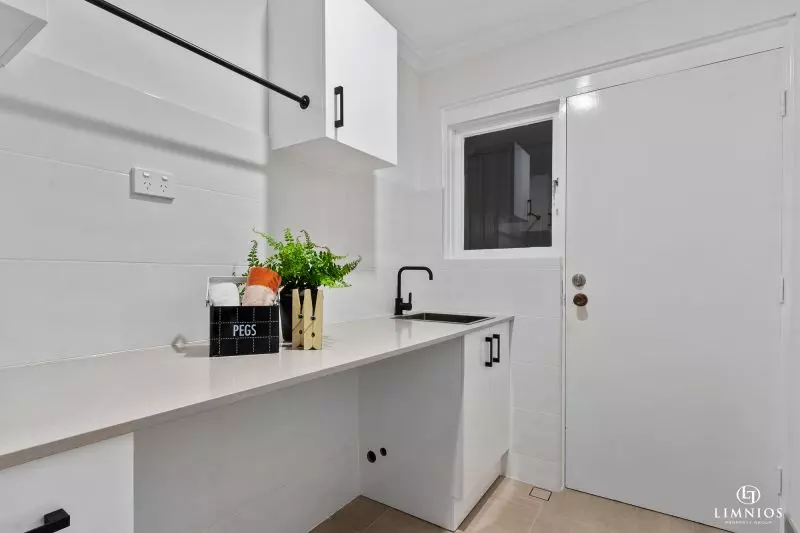 Simply Stunning and Feature Packed!