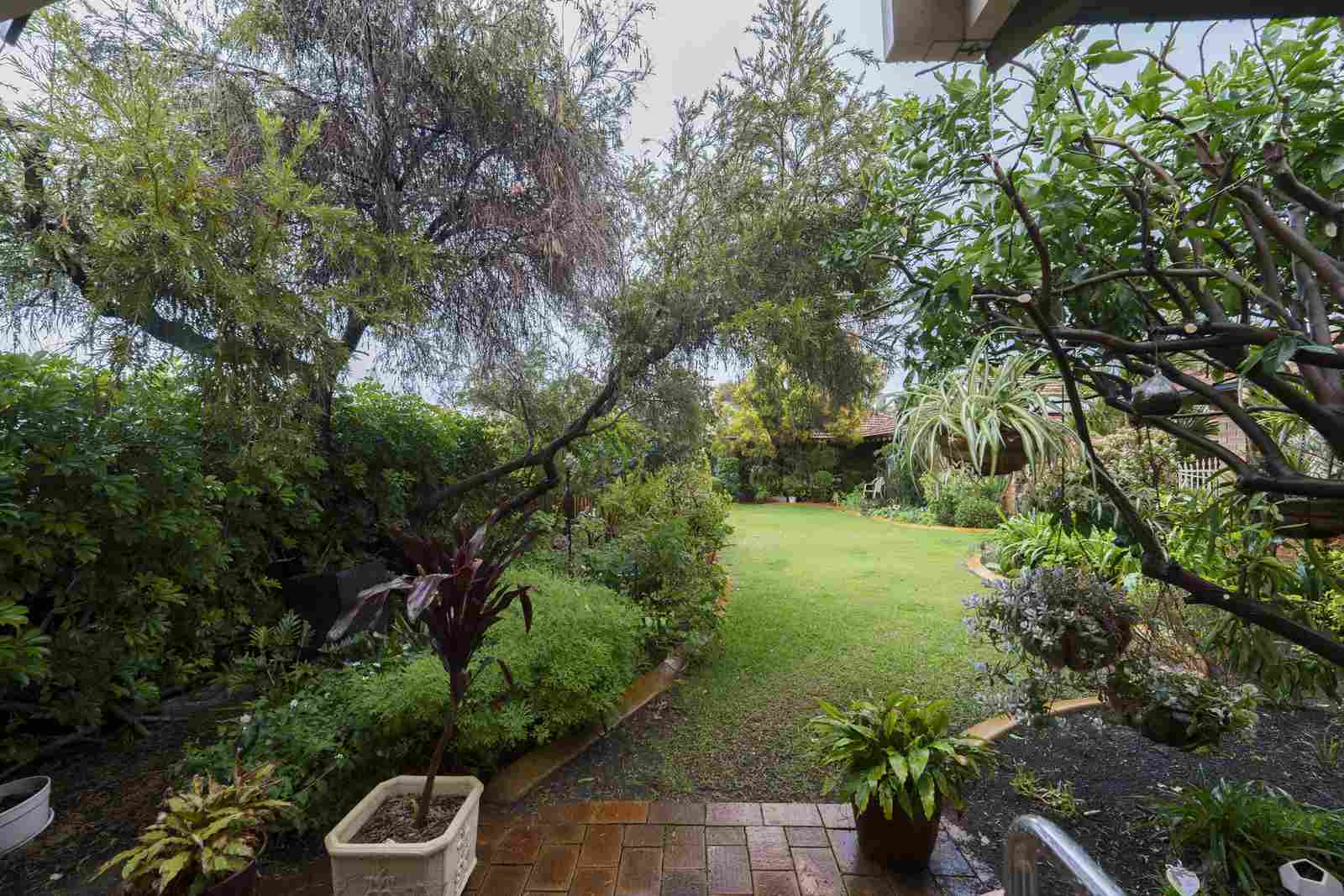 Beautifully renovated villa with conservatory and garden views