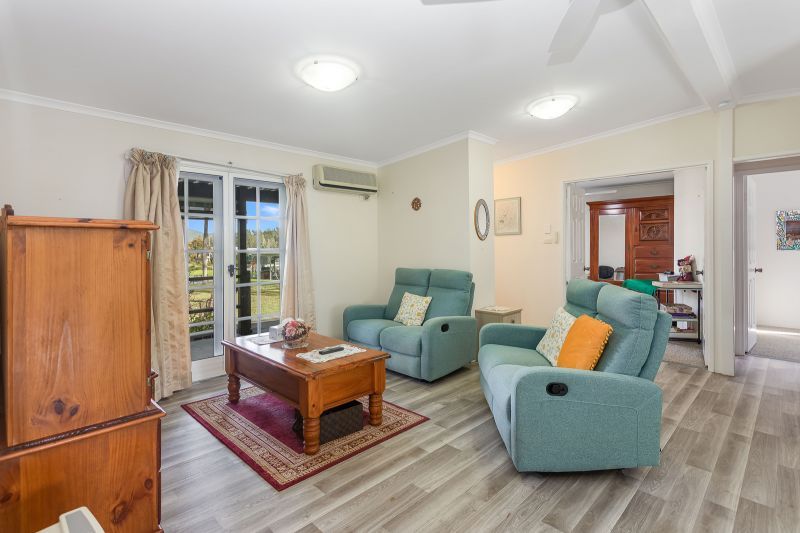 A Gardeners Paradise in Prime Location!