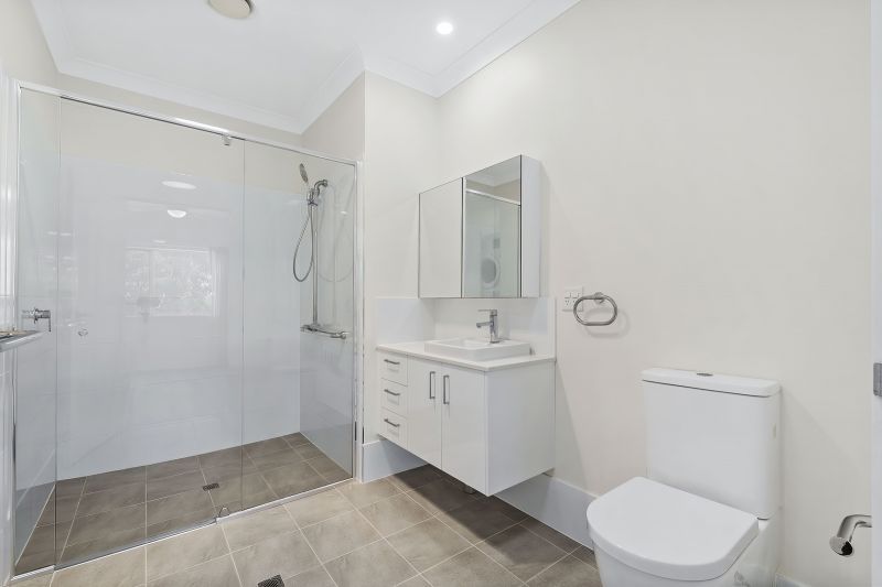 Peaceful and tranquil apartment overlooking community gardens