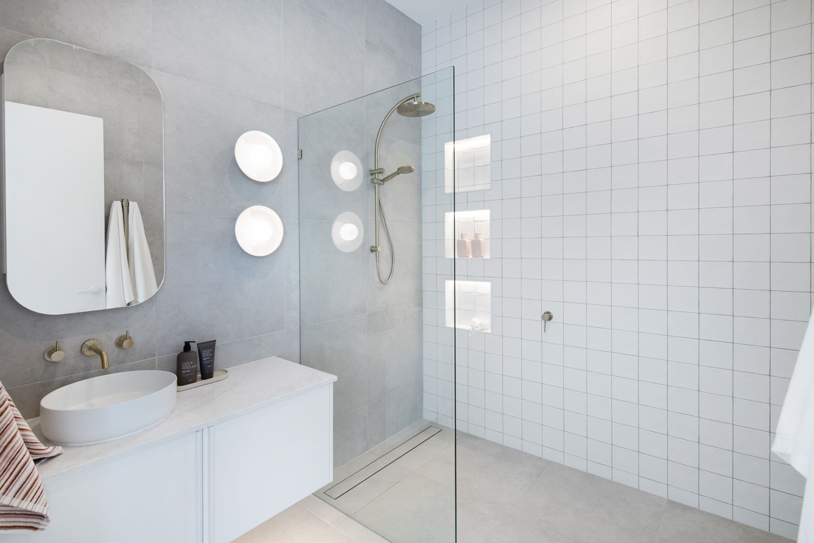 Ivey by Palm Lake Resort Pelican Waters