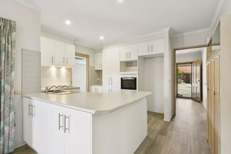 Free-standing two-bedroom villa with a study in a quiet court