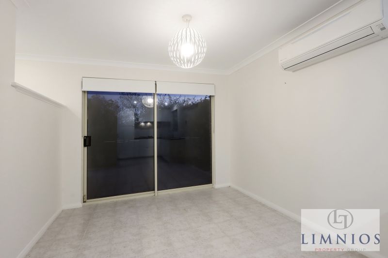 Street Front Home In Quiet Cul - De - Sac