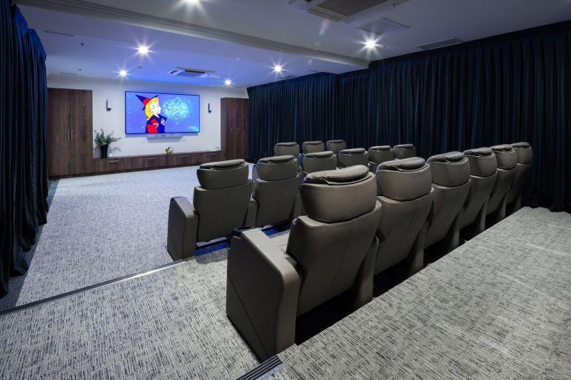 One-bedroom apartment with a large double balcony