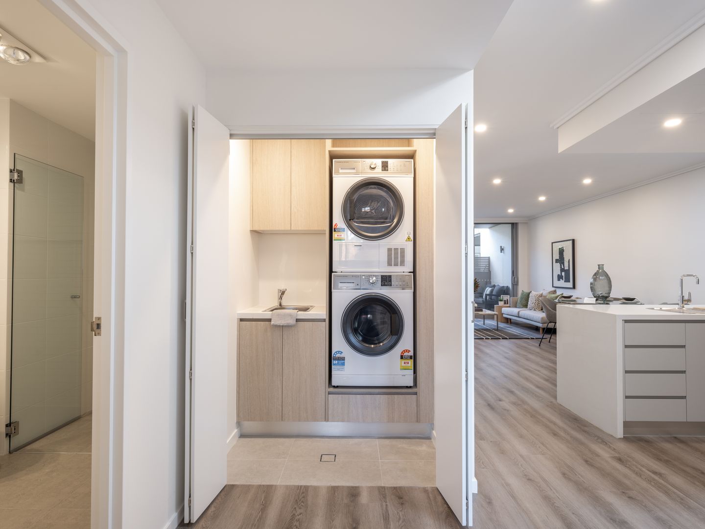 Luxury 2 bedroom plus study, 2 bathroom 