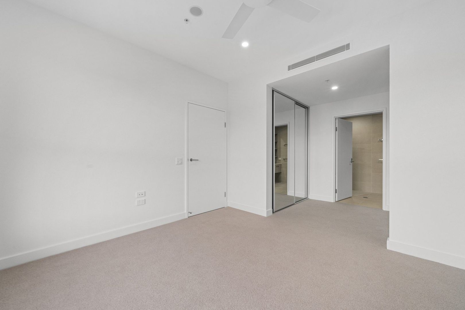 Expansive Apartment with large balcony