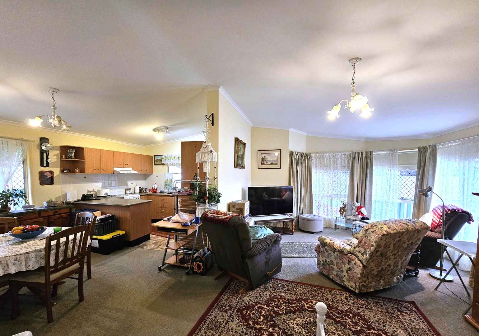 UNDER OFFER - a big deduction for URGENT SALE!- 