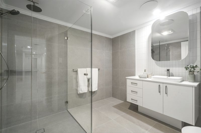 Fully refurbished ground floor stunning apartment. Ready to move into!