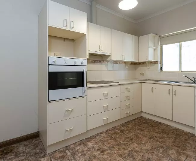 One Bedroom w/- Sunroom - close to Main Street