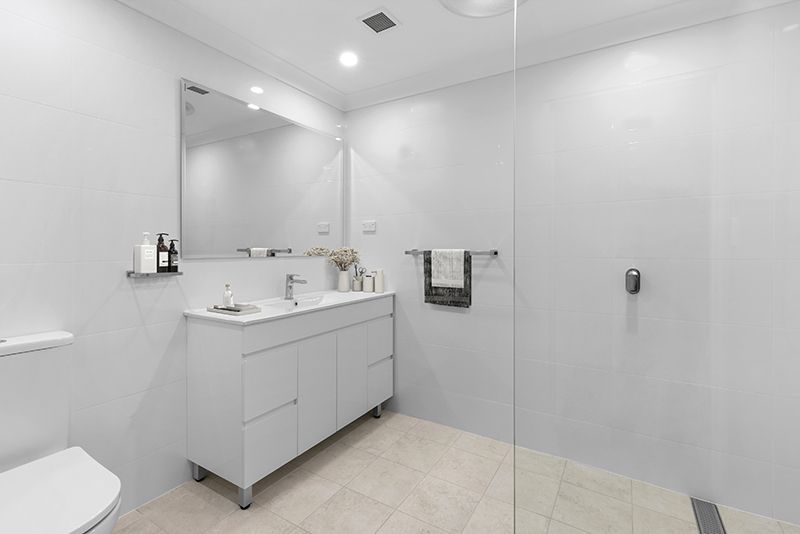 Newly renovated upper unit with easy access, lovely lawn views and close to the clubhouse.