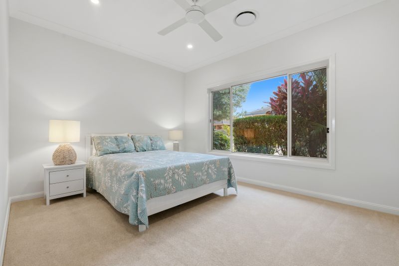 Spacious villa with double garage
