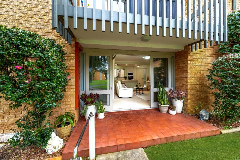 Secure Parking, Low Maintenance Unit Ground Floor Living with Modern Finishes!