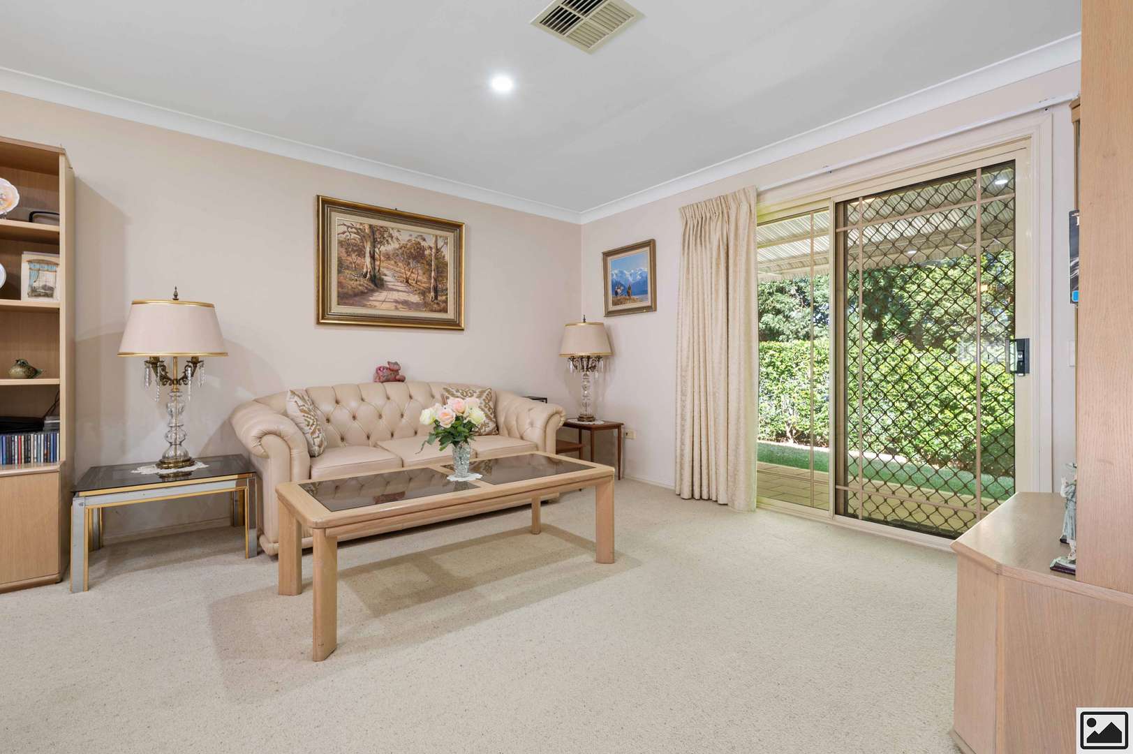 Beautifully Presented Villa with Private Garden Outlook