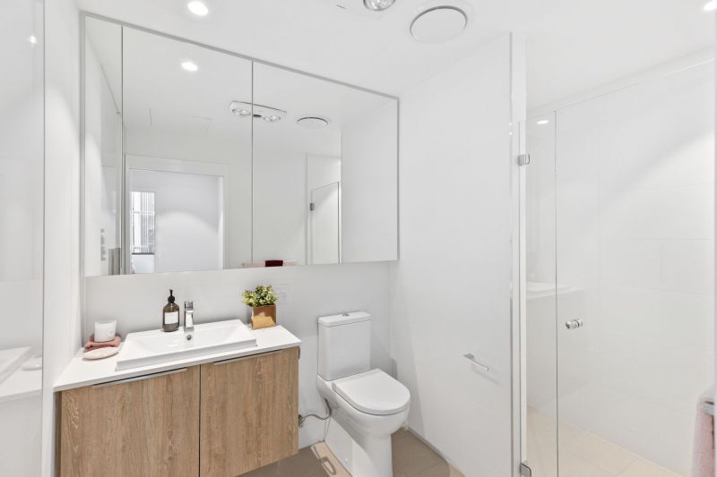 Spacious and bright two-bedroom apartment