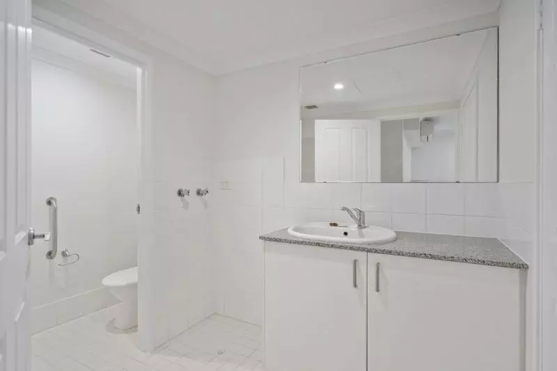 UNDER OFFER - Impressive Ground Floor Apartment