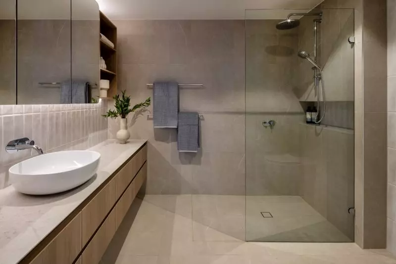 Spacious, light-filled 2-bedroom apartment with private balcony