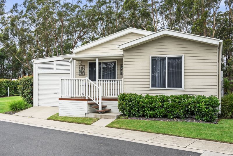 Tranquil Bushland Outlook – North-Facing Home with Stunning Views!